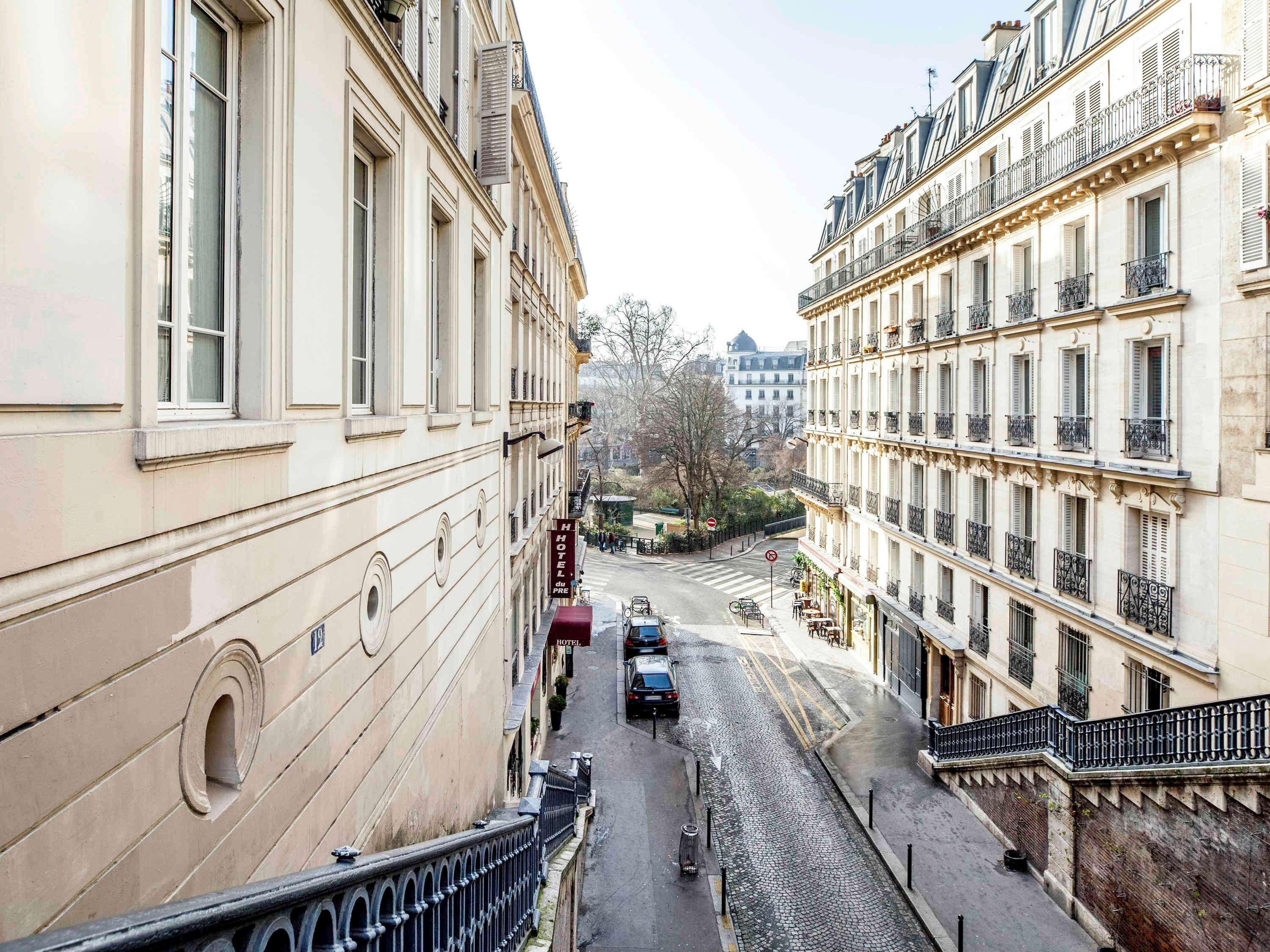 Ibis Styles Paris Cadet Lafayette Hotel Exterior photo
